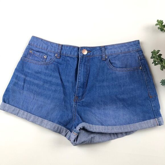 Forever 21 Medium Wash Rolled Hem Shorts - Picture 1 of 5